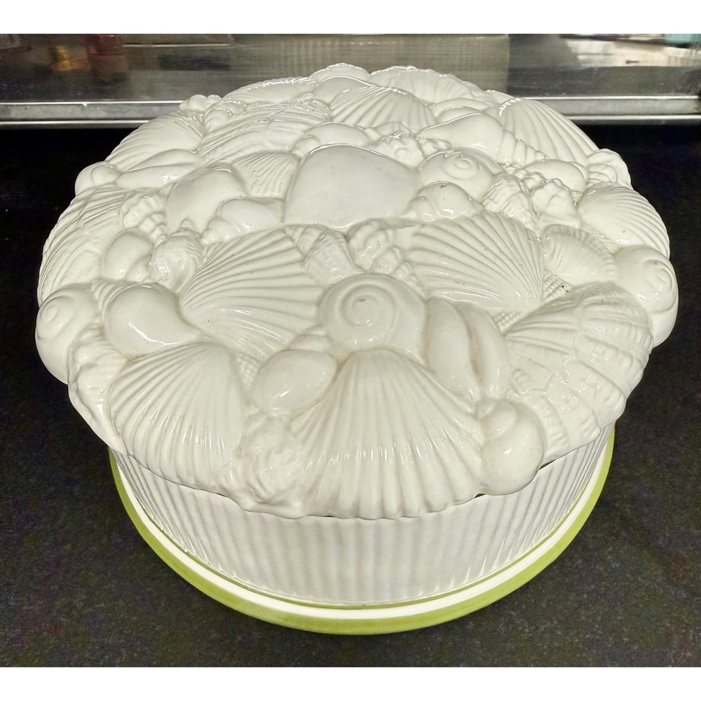 1960s Mottahedeh Italy Embossed Creamware Casserole Bowl with Sea Shell Lid #30